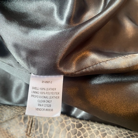 Metrostyle FAUX Snakeskin 100% Leather Jacket Coat size 10, Medium Silver Ivory - Picture 4 of 7